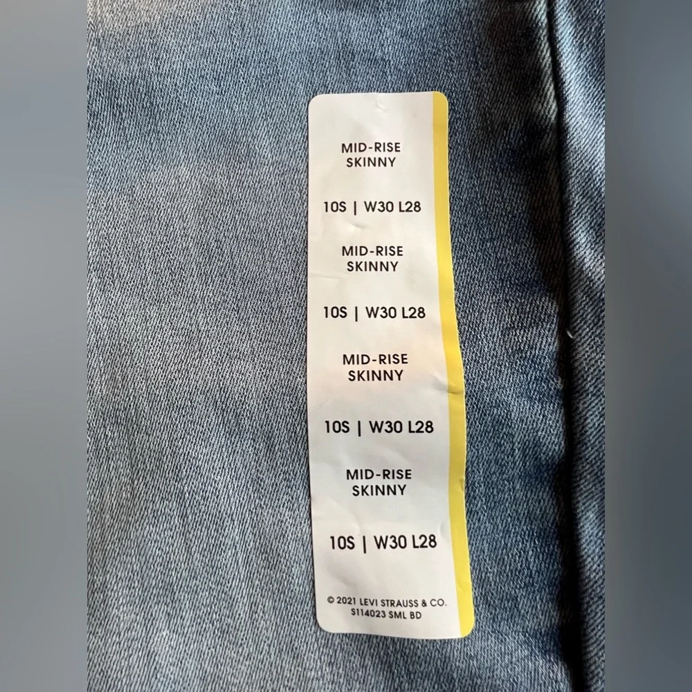NWT Levi Mid rise skinny. Light wash blue. Women’s size 10. - Picture 5 of 7